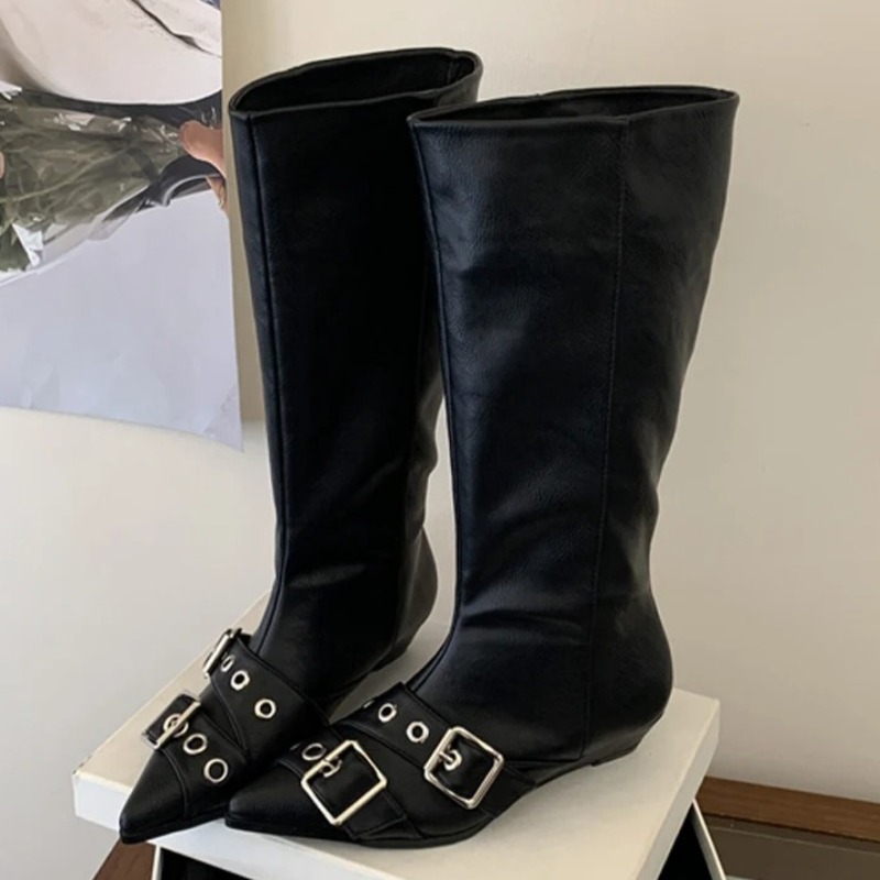 Street Fashion Winter - รองเท้าบูทหุ้มข้อกลางสำหรับผู้หญิง ตกแต่งด้วยหัวเข็มขัดโลหะ ดีไซน์หัวแหลม พื้นหนา หนัง PU