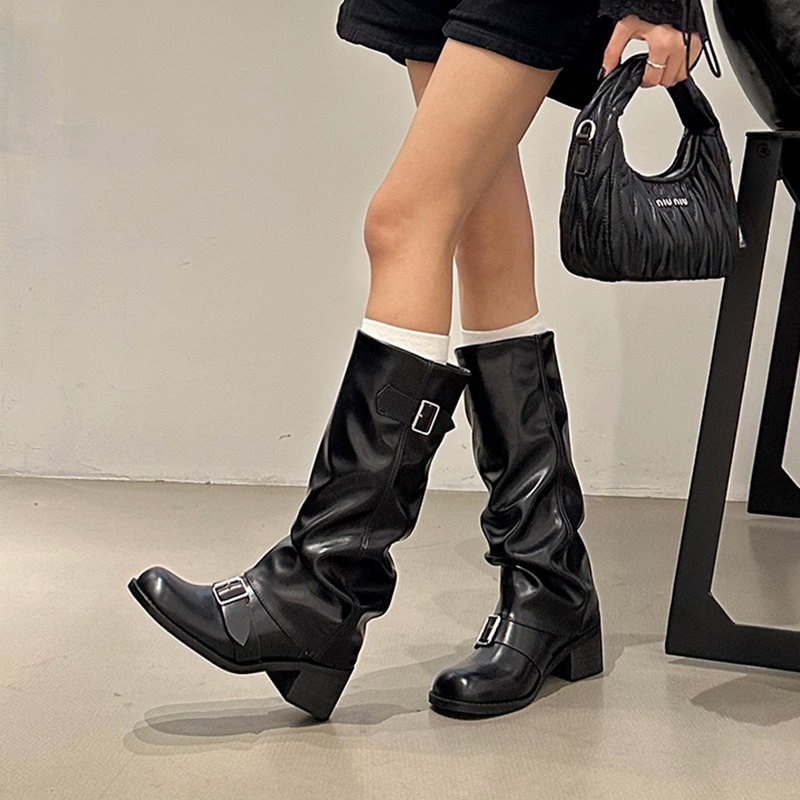 Street Fashion Winter 2025 - รองเท้าบูทผู้หญิงทรงสูงถึงเข่า ส้นหนา สไตล์พังก์ กอธิค นิวโรค หนังแฟชั่น
