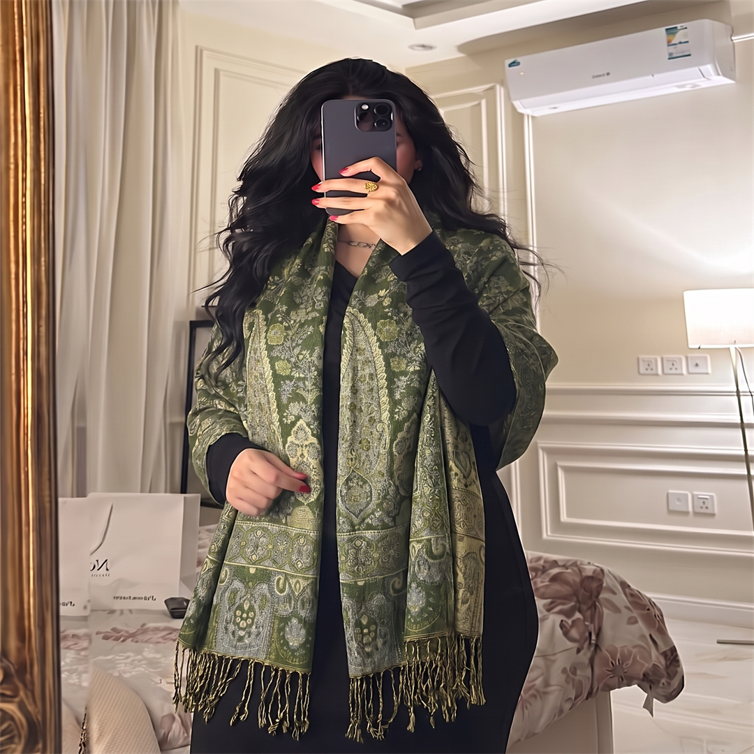 Street Fashion Hijab - ผ้าคลุมไหล่ลายดอกไม้พิมพ์ลายเพสลีย์ แต่งพู่ห้อย สำหรับผู้หญิง ใช้เป็นผ้าพันคอ ฮิญาบ หรือผ้าคลุมไหล่แฟชั่น