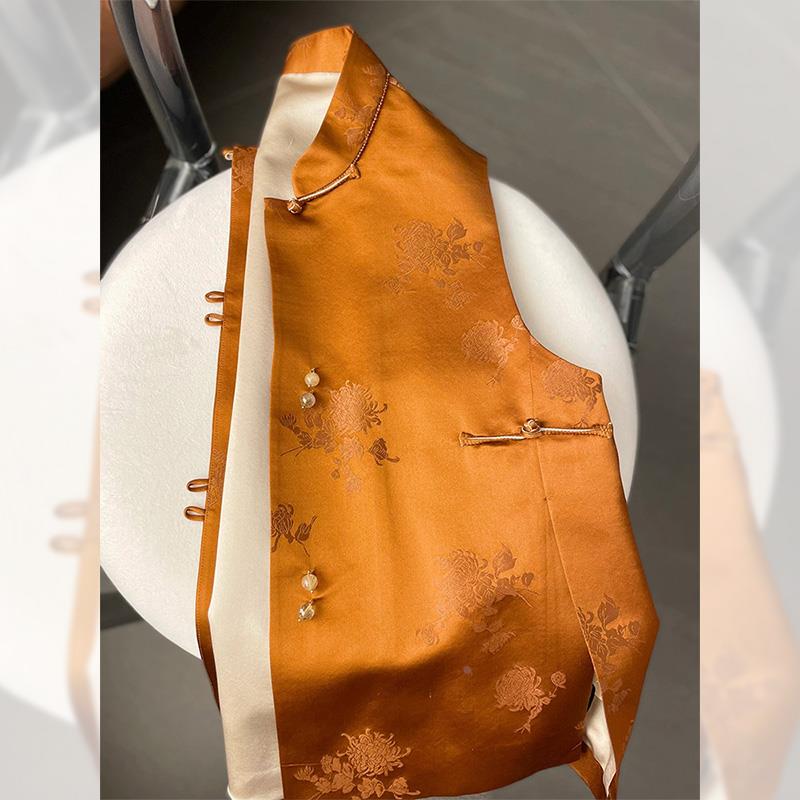 Street Fashion In Chinese - เสื้อเชิ้ตสตรีสไตล์จีนแบบใหม่ ชุดถัง ผ้าไหมพิมพ์ลายสีส้ม เสื้อกั๊กติดกระดุม แฟชั่นสตรีท ฮั่นฝู