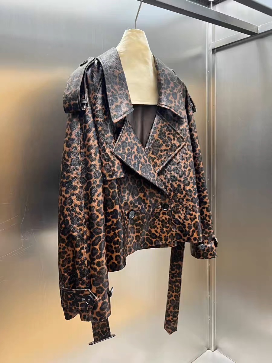 เสื้อแจ็คเก็ตหนังแกะแท้ลายเสือ - Street Fashion Winter 2025 บทวิจารณ์และราคา