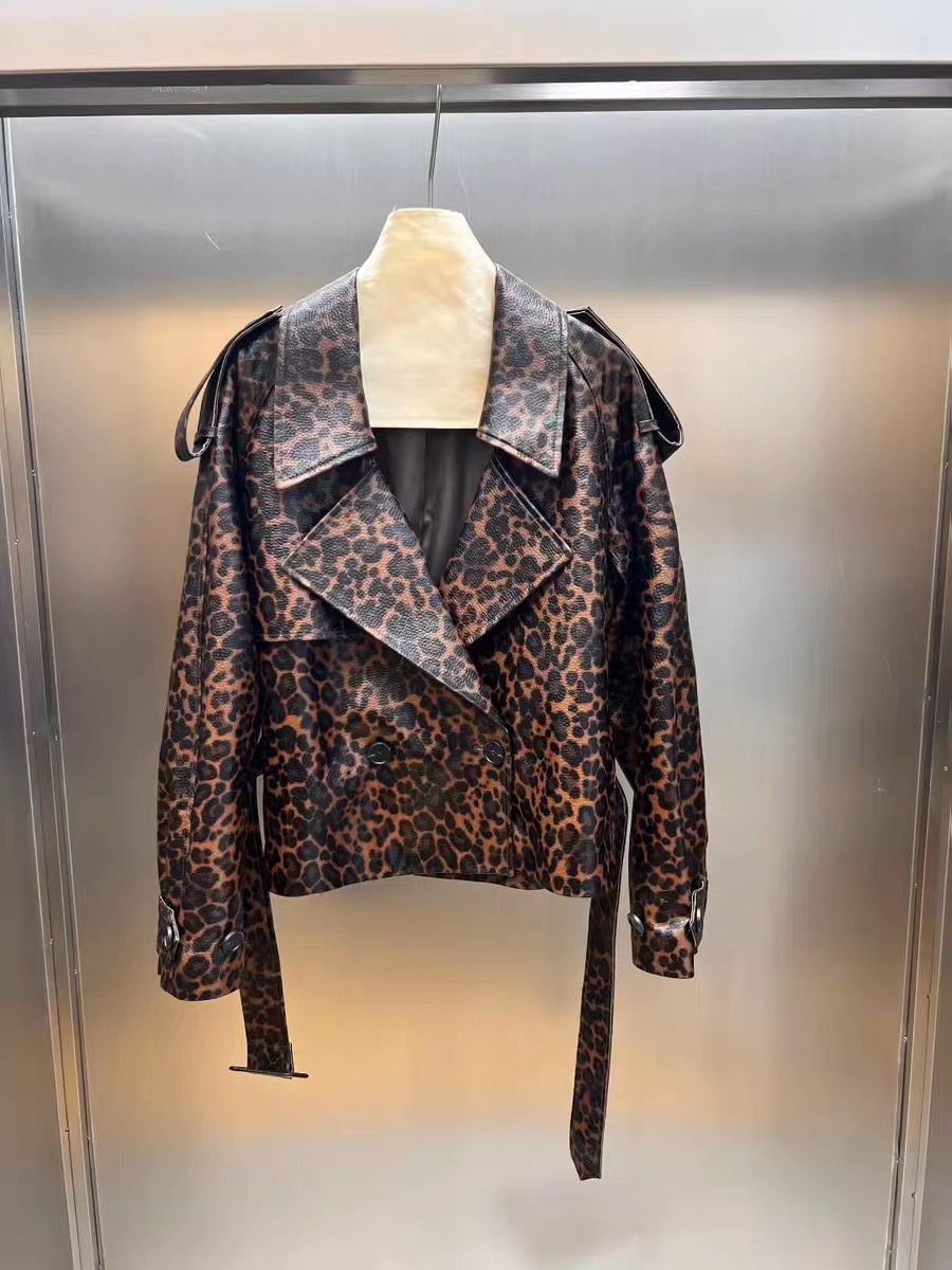เสื้อแจ็คเก็ตหนังแกะแท้ลายเสือ - Street Fashion Winter 2025 บทวิจารณ์และราคา
