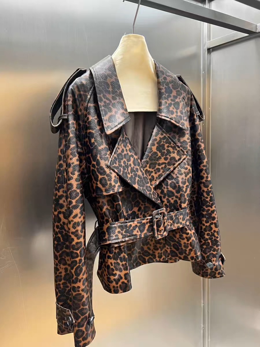 เสื้อแจ็คเก็ตหนังแกะแท้ลายเสือ - Street Fashion Winter 2025 บทวิจารณ์และราคา