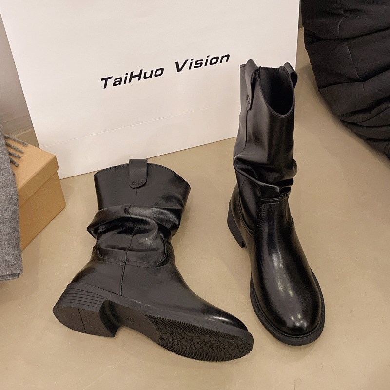 รองเท้าบูทข้อเท้าส้นเตี้ยทรงหล - Street Fashion Winter 2025 บทวิจารณ์และราคา