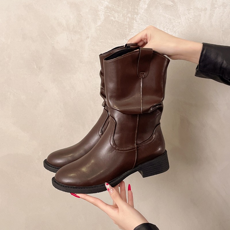 รองเท้าบูทข้อเท้าส้นเตี้ยทรงหล - Street Fashion Winter 2025 บทวิจารณ์และราคา